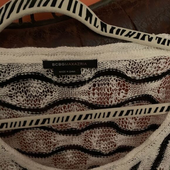 BCBG knitted top M/L  - Picture 2 of 3
